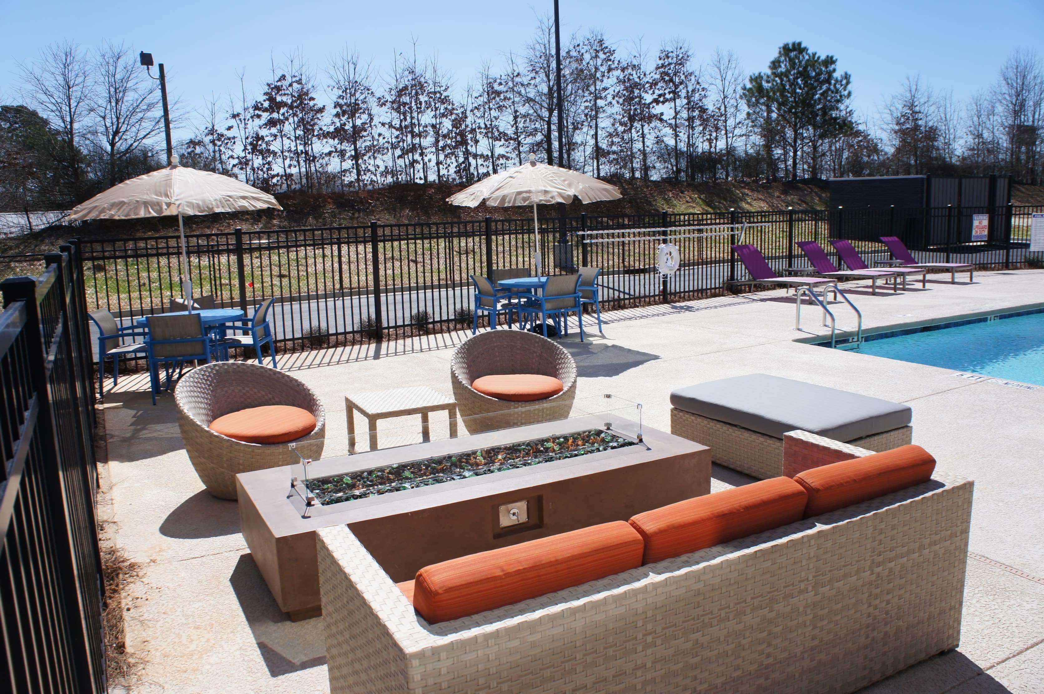 La Quinta Inn & Suites By Wyndham Braselton Extérieur photo