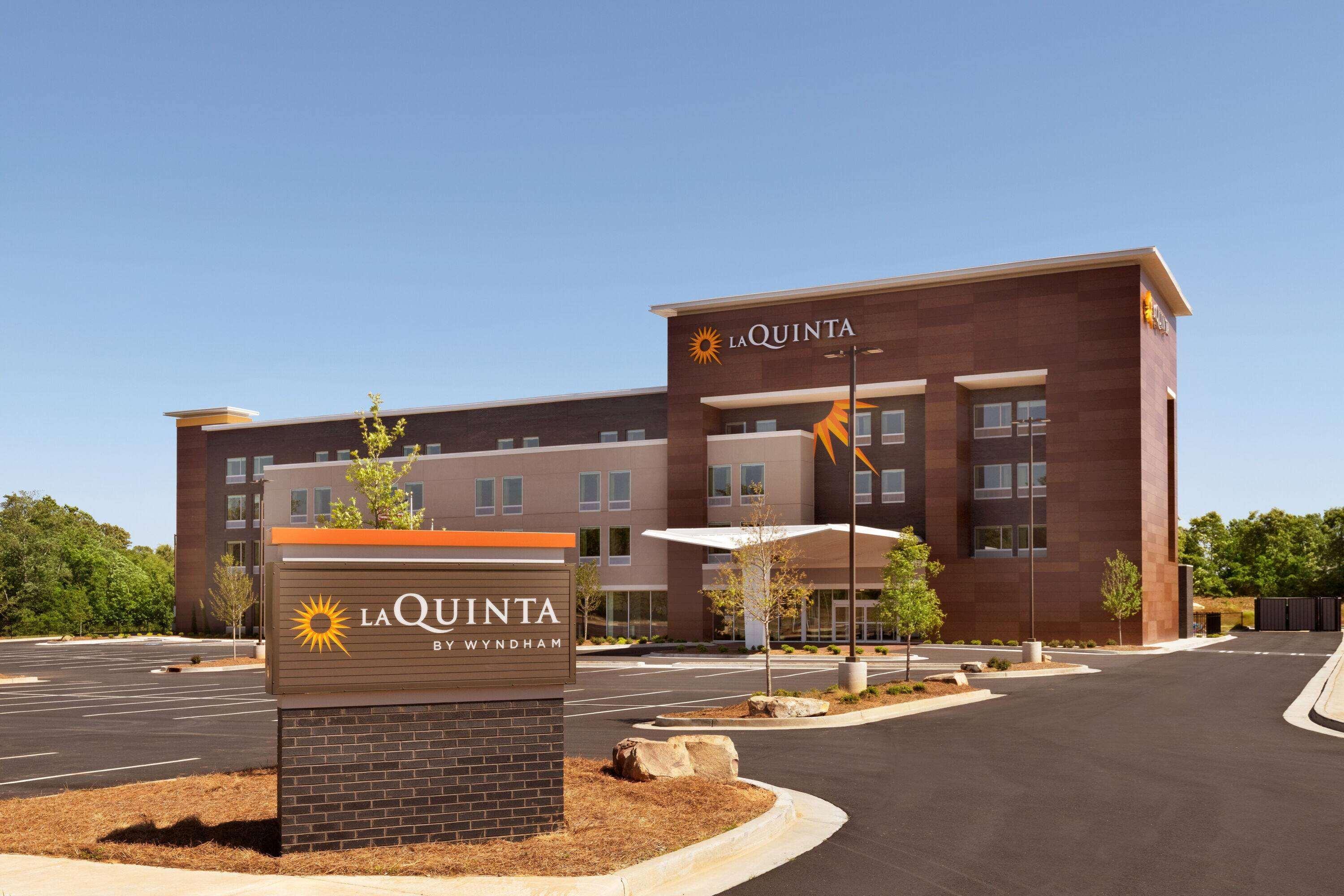La Quinta Inn & Suites By Wyndham Braselton Extérieur photo