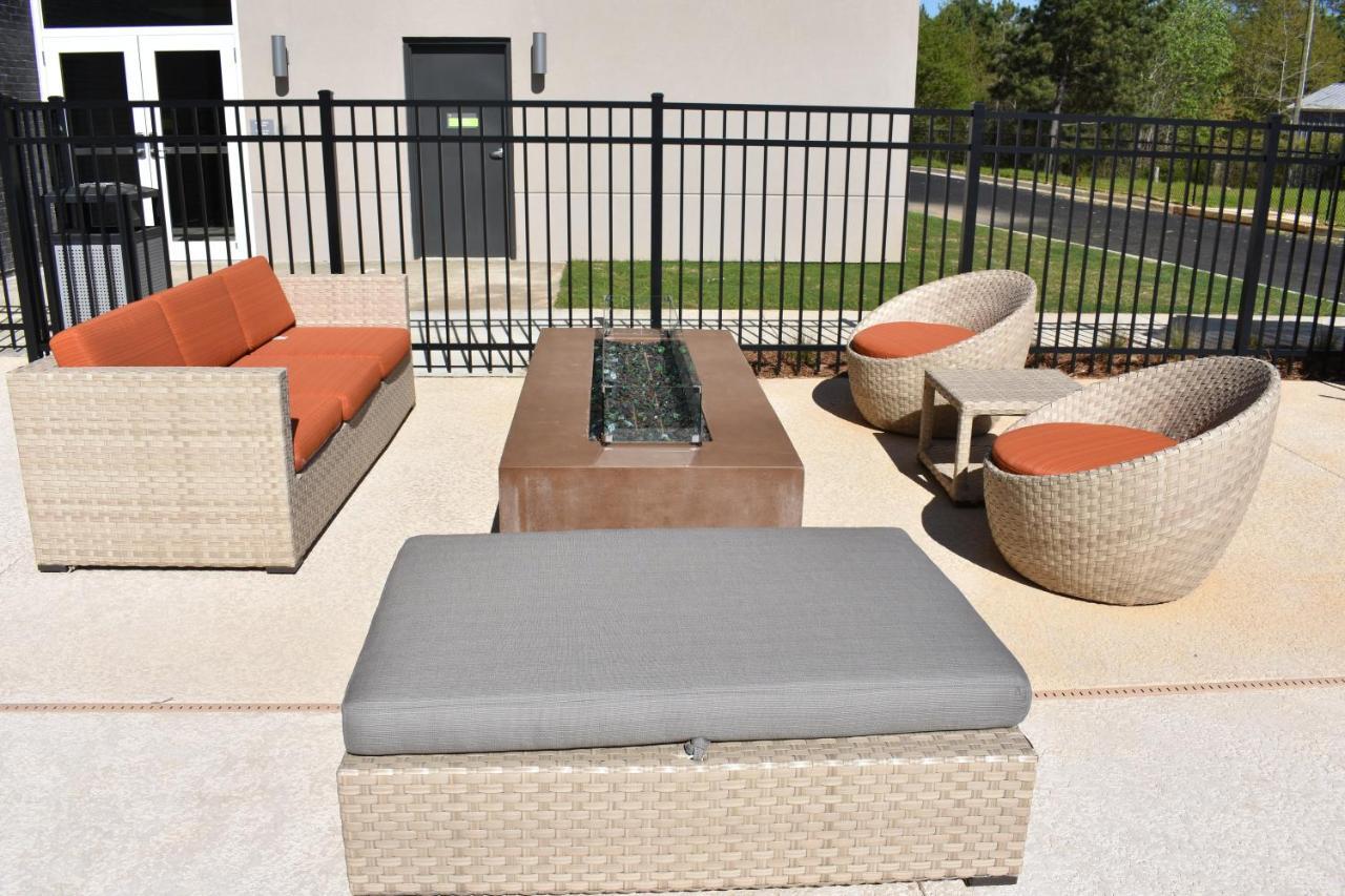 La Quinta Inn & Suites By Wyndham Braselton Extérieur photo